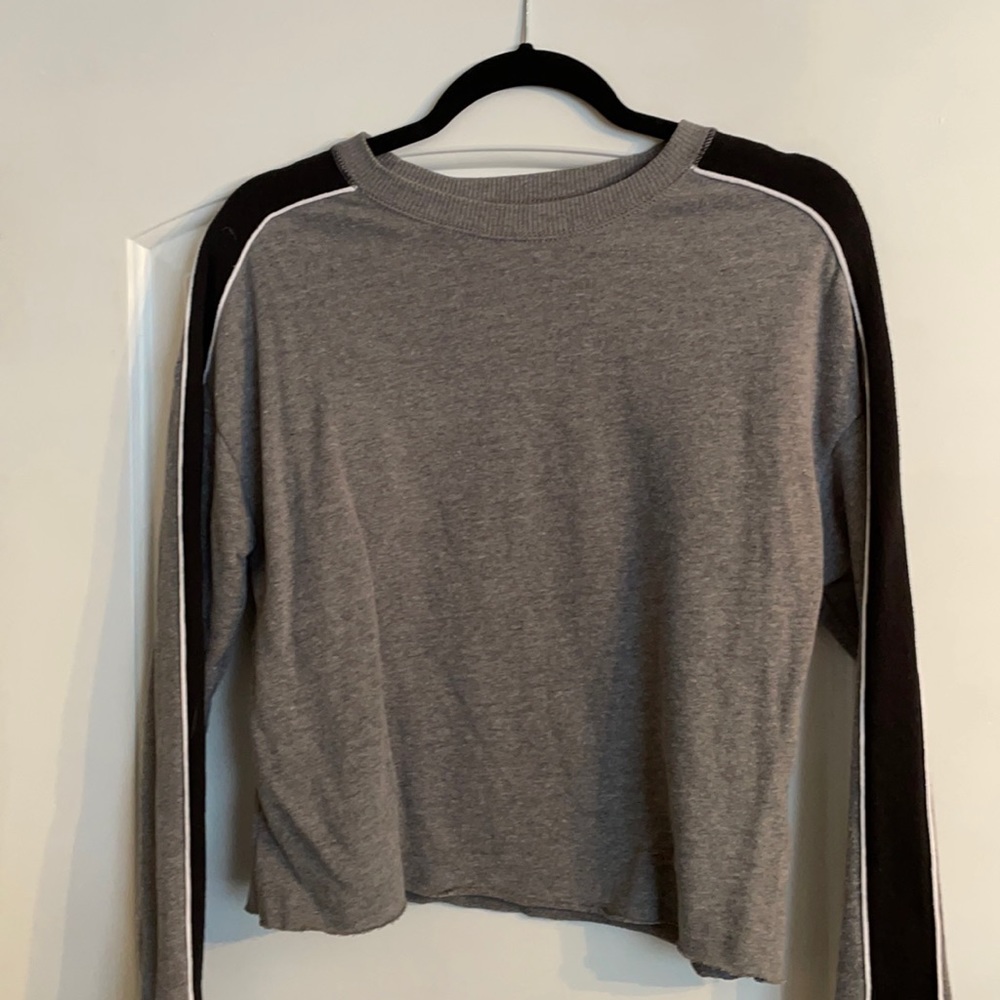 Grey, Black snd White XS Hollister Cropped Crewneck Sweatshirt